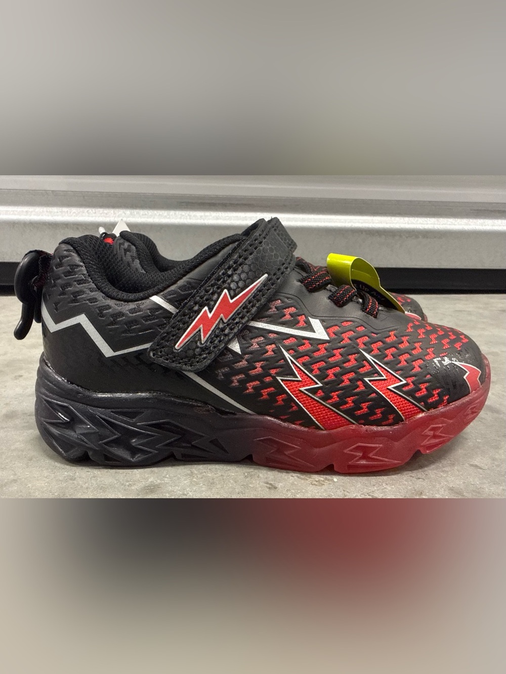Boys’ Athletic Works Light-Up Athletic Sneakers Black Red Lightning Size 12 NWT